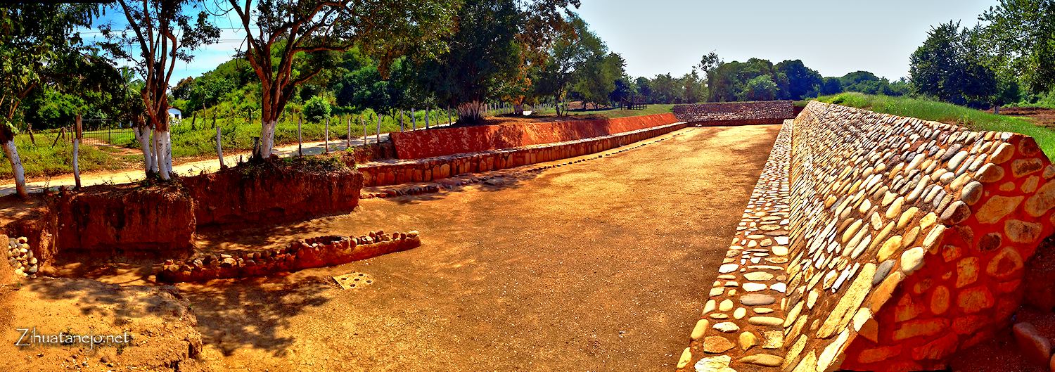 Cancha de Pelota ceremonial restaurada en Xihuac&aacute;n