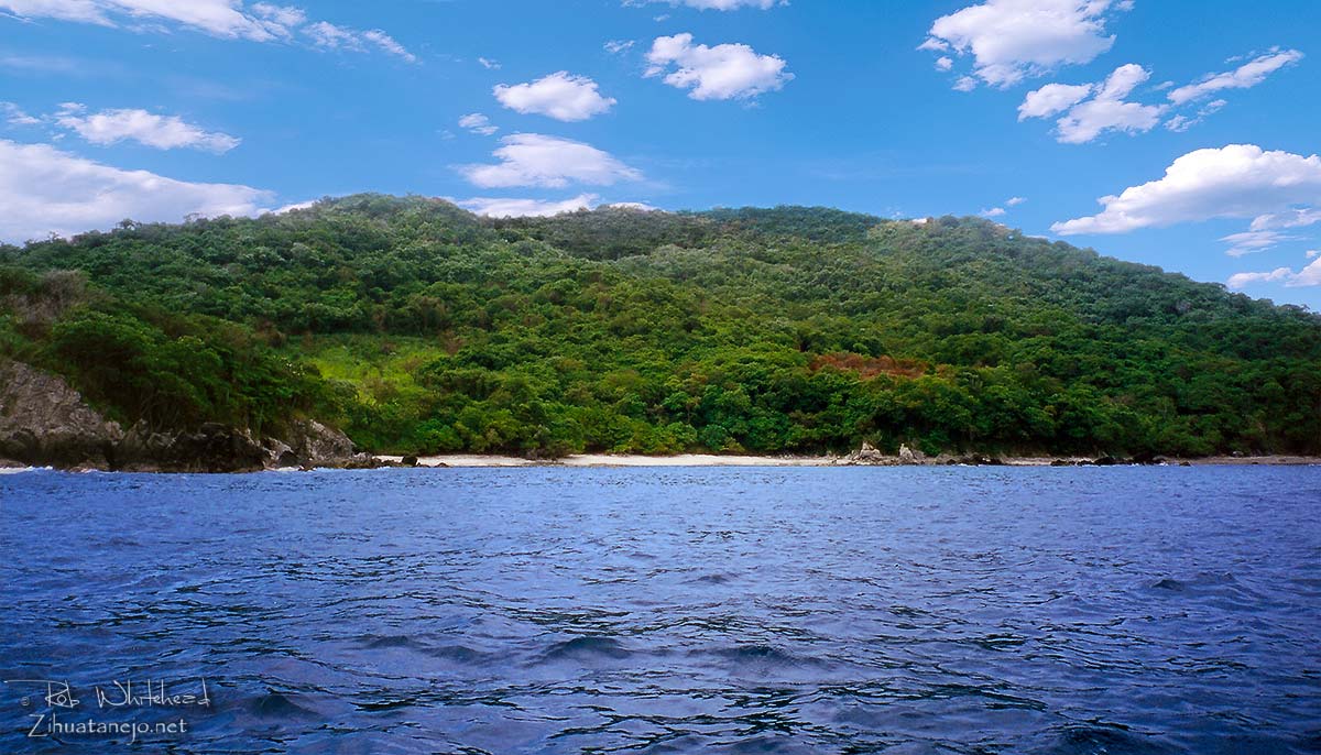Playa Manzanillo en Bah&iacute;a de Potos&iacute;, Zihuatanejo, Mexico