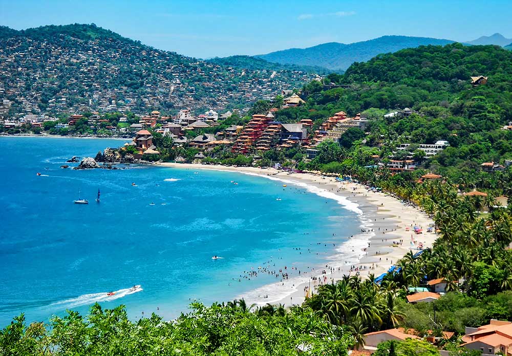 Playa La Ropa, Zihuatanejo, M&eacute;xico (foto cortes&iacute;a LaRopaBeach.com)