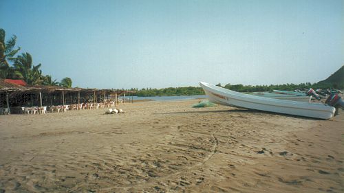 Enramadas frente al mar en Barra de Potos&iacute;, Guerrero, M&eacute;xico