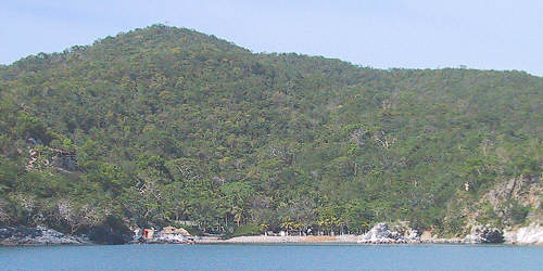 Playa Contramar desde la bah&iacute;a