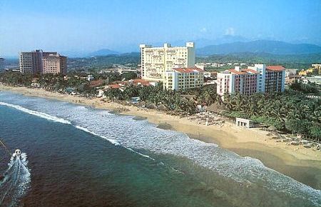 Hoteles rascacielos en Playa El Palmar, Ixtapa, M&eacute;xico